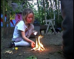 Swani makes fire / Swani macht Feuer