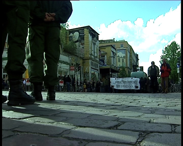 Demonstraton in front of "Rote Flora" / Demo vor der "Roten Flora"