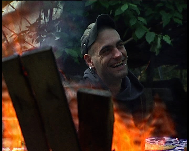 Leo at the fire / Leo an der Feuertonne